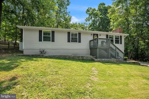 218 Thunderbird Dr, Lusby, MD 20657