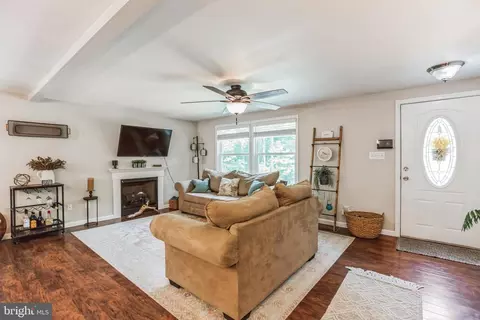 Entry Way - 218 Thunderbird Dr, Lusby, MD 20657 photo 3 of 4