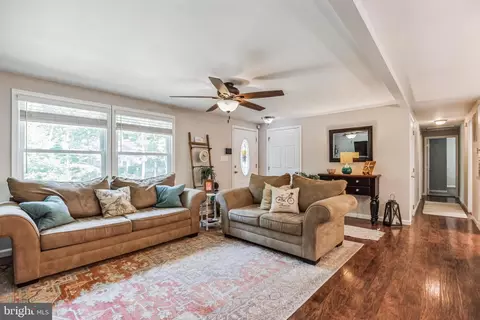 Entry Way - 218 Thunderbird Dr, Lusby, MD 20657 photo 2 of 4