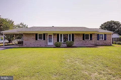 318 Overlook Dr, Prince Frederick, MD 20678