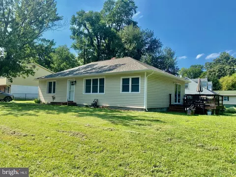 5758 Oakcrest Dr, Saint Leonard, MD 20685