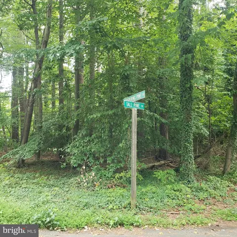 833 Whispering Pine Cir, Lusby, MD 20657