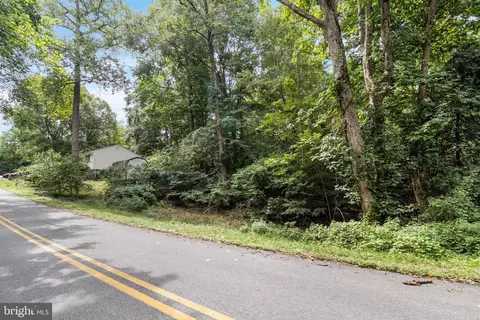 8465 Pine Blvd, Lusby, MD 20657