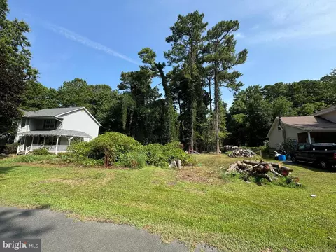 1044 Redeye Rd, Lusby, MD 20657