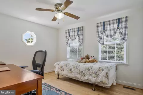 Bedroom - 3241 Old Jones Rd, Dunkirk, MD 20754 photo 8 of 10