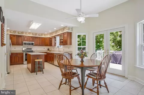 Kitchen - 3241 Old Jones Rd, Dunkirk, MD 20754 photo 6 of 7