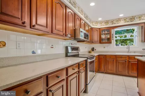 Kitchen - 3241 Old Jones Rd, Dunkirk, MD 20754 photo 4 of 7