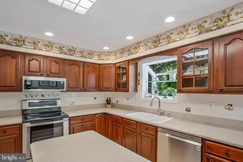 Kitchen - 3241 Old Jones Rd, Dunkirk, MD 20754 photo 2 of 7