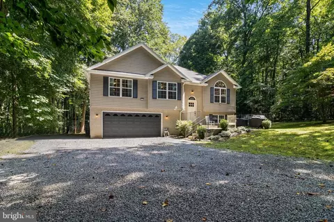 9870 Mackall Rd, Saint Leonard, MD 20685