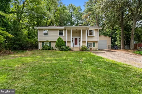 1079 Flag Harbor Blvd, Saint Leonard, MD 20685