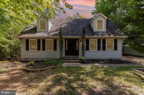 12148 Pine Tree Ln, Lusby, MD 20657
