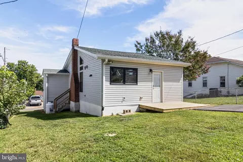 202 Macrae Ave, Prince Frederick, MD 20678