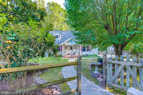 610 Mermaid Ct, Lusby, MD 20657