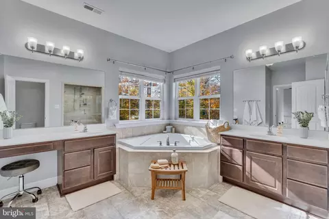 Bath - 2415 Comptrollers Ct, Prince Frederick, MD 20678 photo 3 of 7