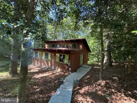 12367 Algonquin Trl, Lusby, MD 20657