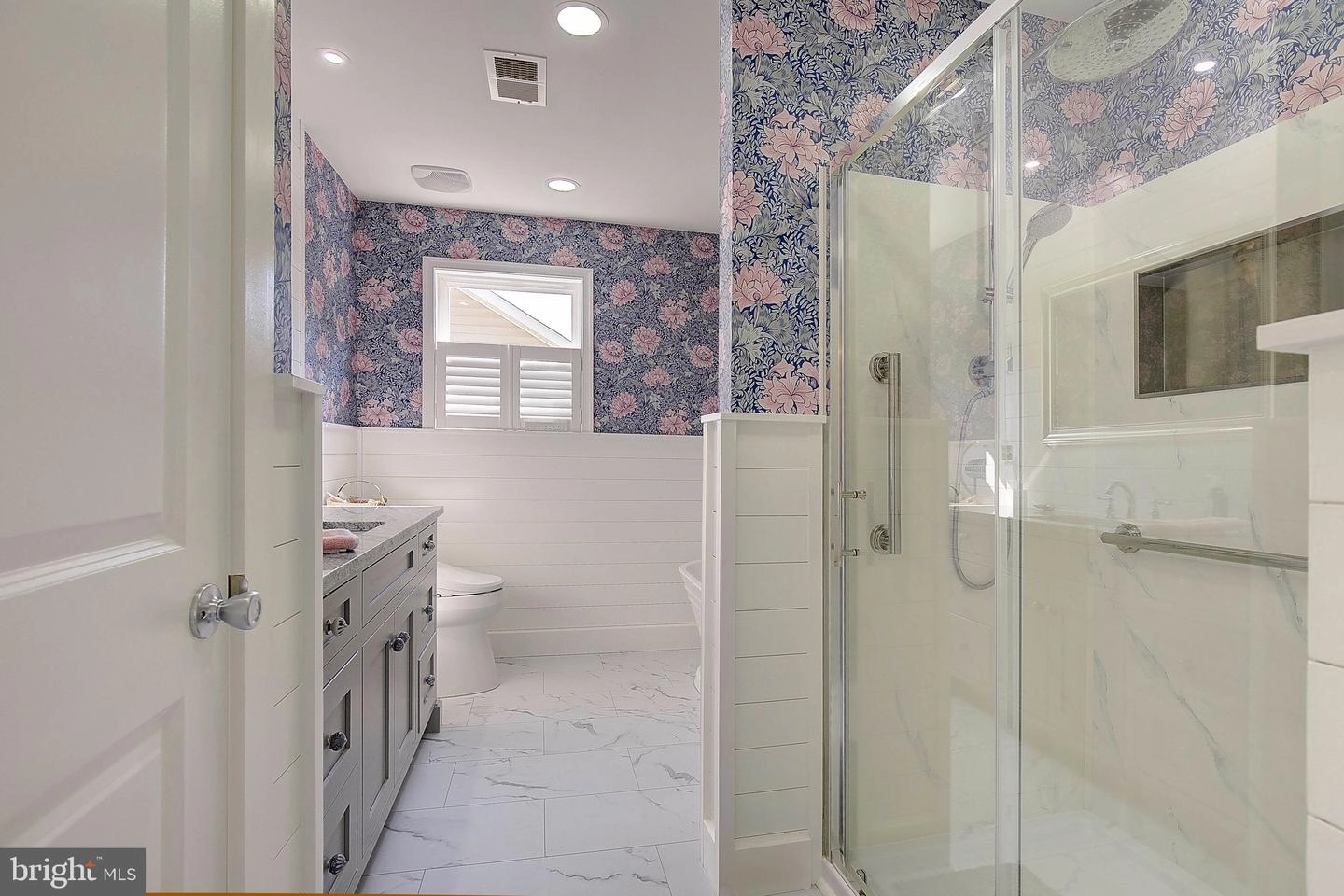 Bath - 3811 3rd St, North Beach, MD 20714 photo 1 of 6