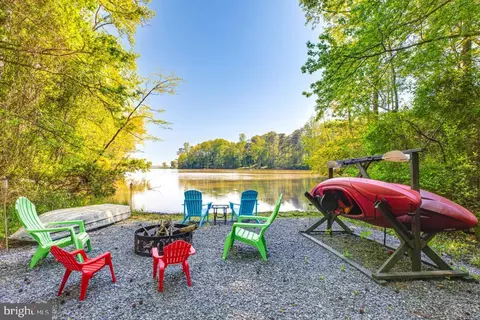 537 Bay View Dr, Lusby, MD 20657