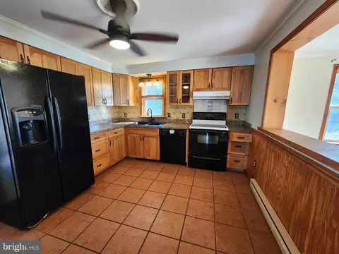 Kitchen - 7533 Bayside Rd, Chesapeake Beach, MD 20732 photo 2 of 3