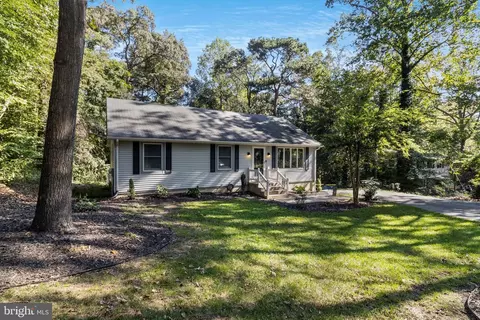 5822 Long Beach Dr, Saint Leonard, MD 20685