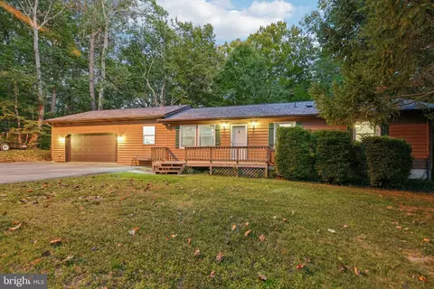 318 Longhorn Cir, Lusby, MD 20657