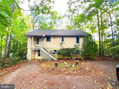 11738 Big Bear Ln, Lusby, MD 20657