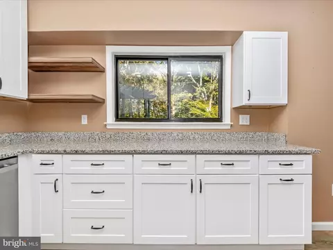 Entry Way - 9916 Jonathan Dr, Dunkirk, MD 20754 photo 2 of 2