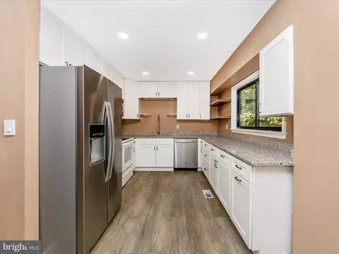 Kitchen - 9916 Jonathan Dr, Dunkirk, MD 20754 photo 1 of 2