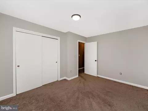 Bedroom - 9916 Jonathan Dr, Dunkirk, MD 20754 photo 6 of 10