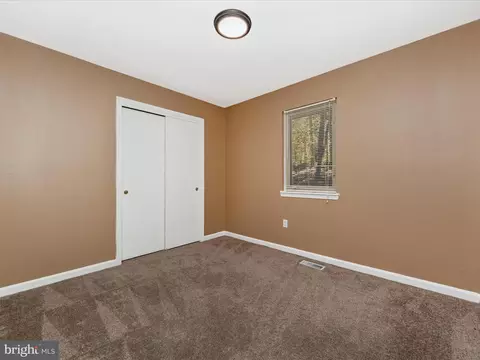 Bedroom - 9916 Jonathan Dr, Dunkirk, MD 20754 photo 7 of 10