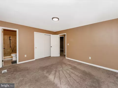 Bedroom - 9916 Jonathan Dr, Dunkirk, MD 20754 photo 3 of 10