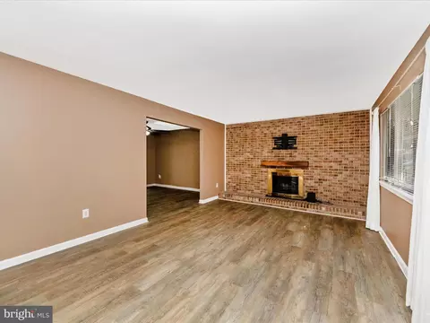 Living - 9916 Jonathan Dr, Dunkirk, MD 20754 photo 2 of 6