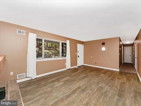 Living - 9916 Jonathan Dr, Dunkirk, MD 20754 photo 3 of 6