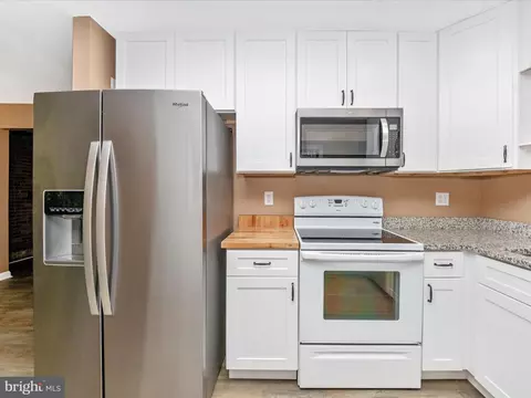 Kitchen - 9916 Jonathan Dr, Dunkirk, MD 20754 photo 2 of 2
