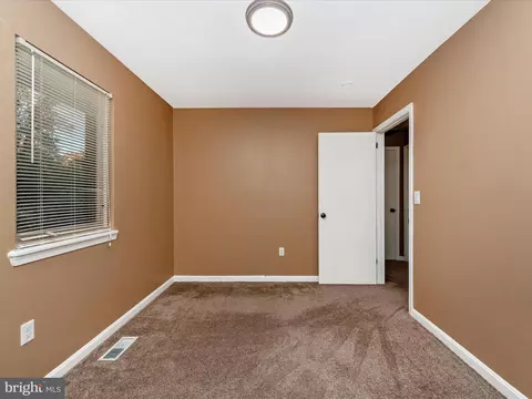 Bedroom - 9916 Jonathan Dr, Dunkirk, MD 20754 photo 8 of 10