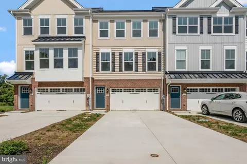 130 Oyster Bay Pl #B4, Solomons, MD 20688