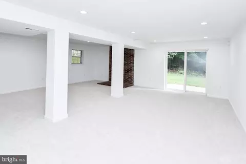 Living - 9755 Tara Dr, Dunkirk, MD 20754 photo 7 of 8