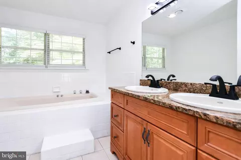 Bath - 9755 Tara Dr, Dunkirk, MD 20754 photo 4 of 9
