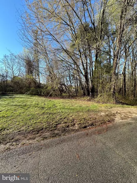 1362 Solomons Island Rd, Huntingtown, MD 20639