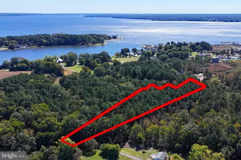 8570 Sunshine Ln, Broomes Island, MD 20615