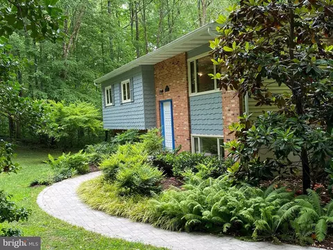 1201 Barefoot Ln, Owings, MD 20736