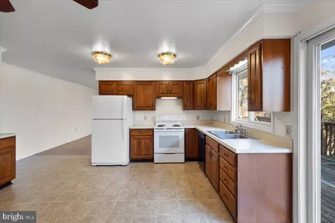 11209 Oakwood Dr, Dunkirk, MD 20754 photo 8