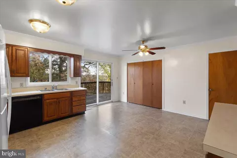 11209 Oakwood Dr, Dunkirk, MD 20754 photo 9