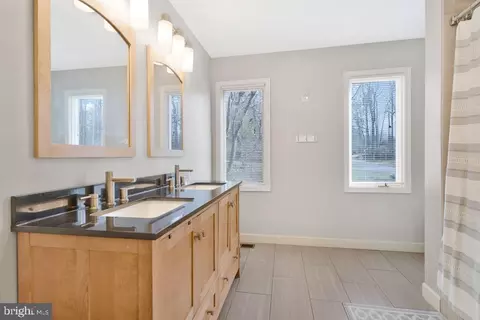 Bath - 2971 Cedarwood Ln, Dunkirk, MD 20754 photo 2 of 4