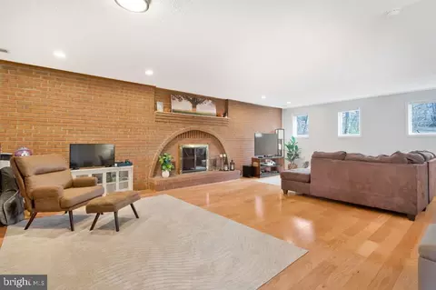 Living - 2971 Cedarwood Ln, Dunkirk, MD 20754 photo 2 of 2