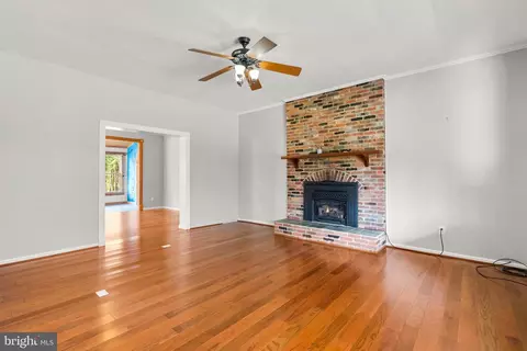 Living - 3411 King Dr, Dunkirk, MD 20754 photo 4 of 8