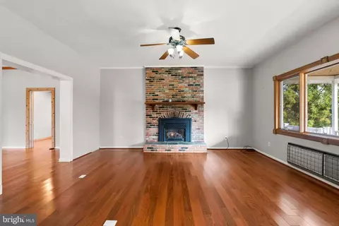 Living - 3411 King Dr, Dunkirk, MD 20754 photo 3 of 8