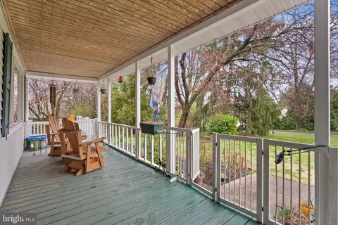 Exterior - 3411 King Dr, Dunkirk, MD 20754 photo 4 of 16