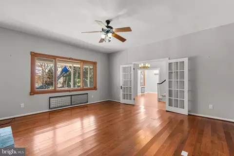 Living - 3411 King Dr, Dunkirk, MD 20754 photo 2 of 8