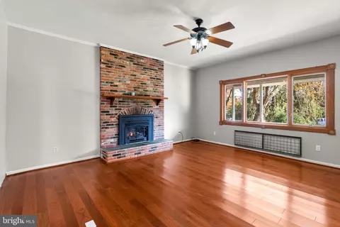 Living - 3411 King Dr, Dunkirk, MD 20754 photo 5 of 8