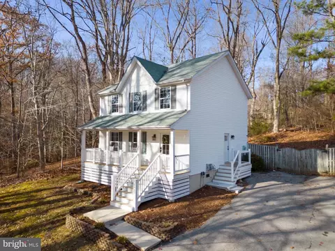 4460 Woodview Ln, Prince Frederick, MD 20678